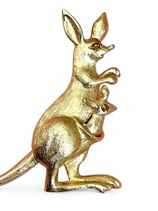 Avon Jewelry - Avon Vintage 1975 Kangaroo Brooch Pin Articulated Joey Gold Tone Rhinestones EUC